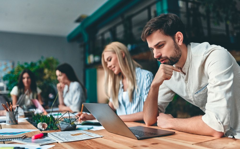 Companies Bid Adieu to 9-5, Shift to Hybrid Work