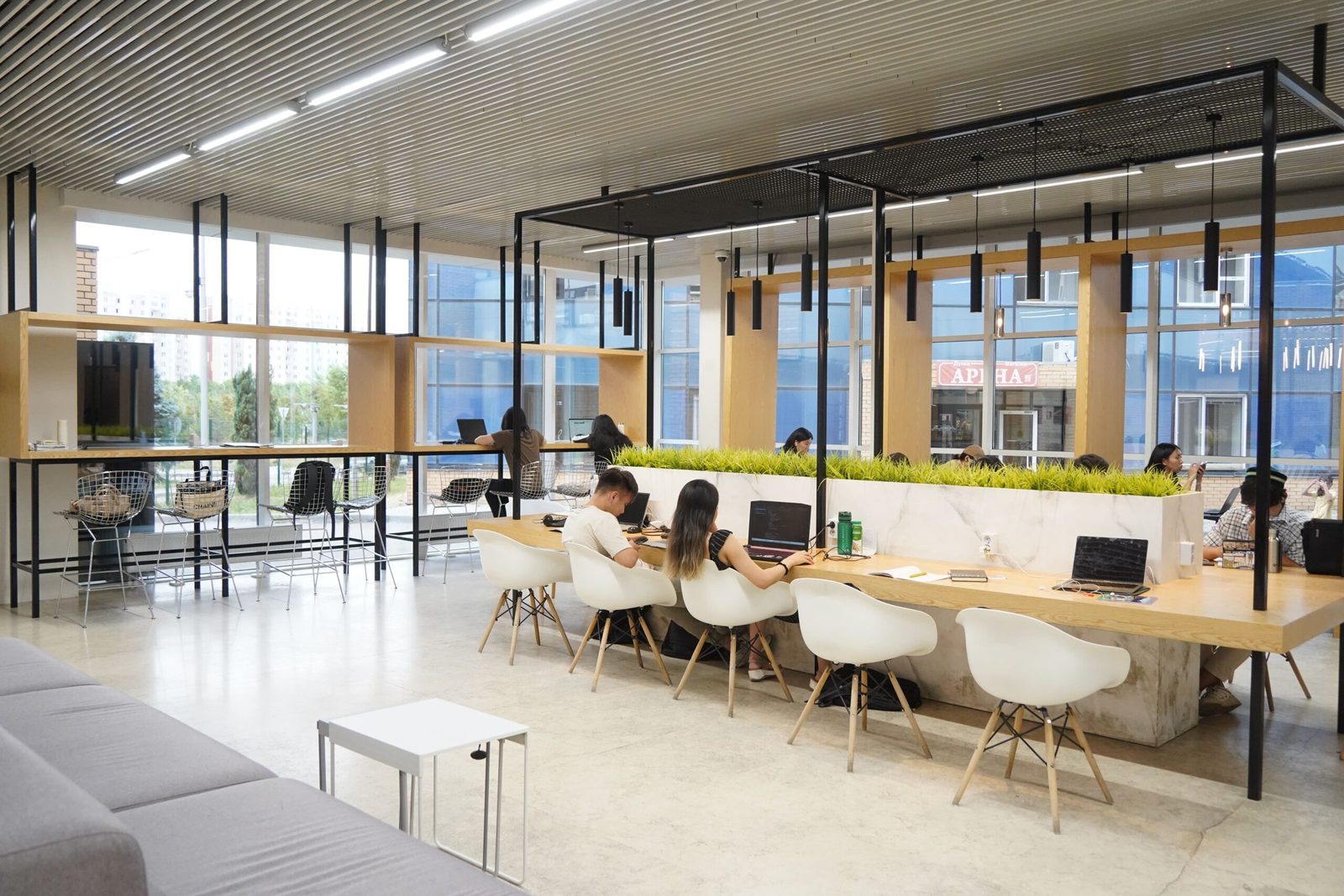 Flexible Workspaces for Every Need: The Appeal of Coworking and Beyond